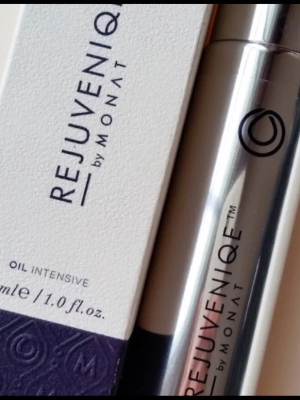 MONAT Rejuveniqe Oil 1 oz New in Box Perfect for dry hair, shine and smoothness